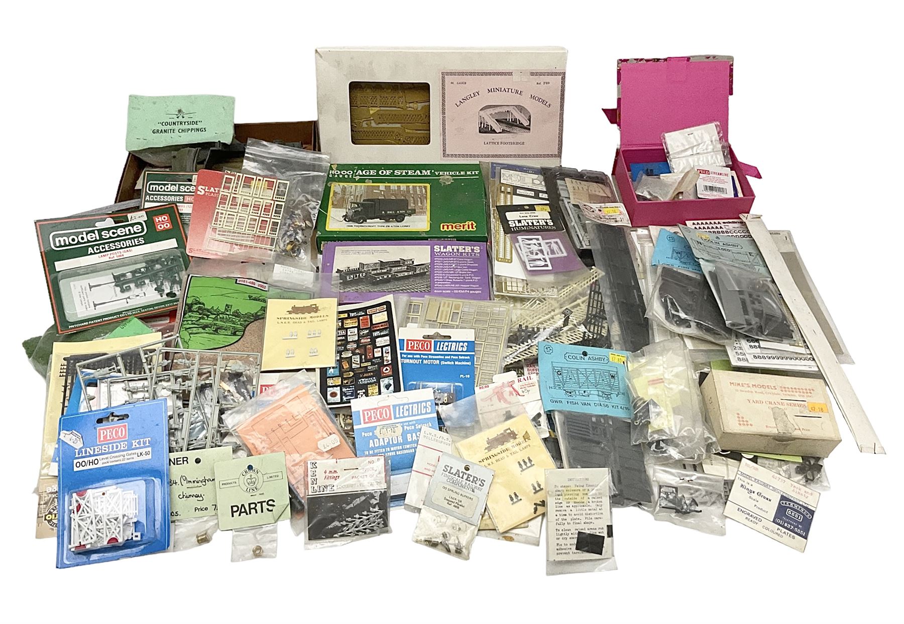 '00' gauge layout accessories - Langley Miniatures Footbridge kit, wagon kits by Nu-Cast, Colin Ashby, Slaters etc, layout chippings, fencing, sprues of figures and accessories, switches and motors, Peco Lectrics, name plates, transfers etc; most boxed or packaged
