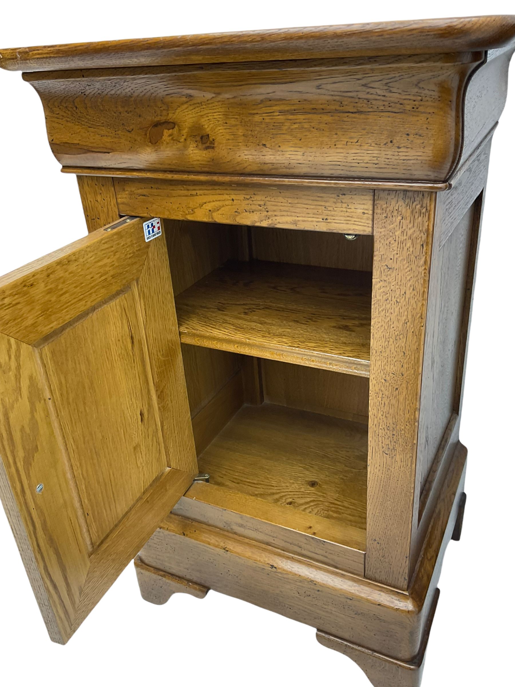 Barre Dugue - Pair of French oak bedside cabinets, single drawer and cupboard