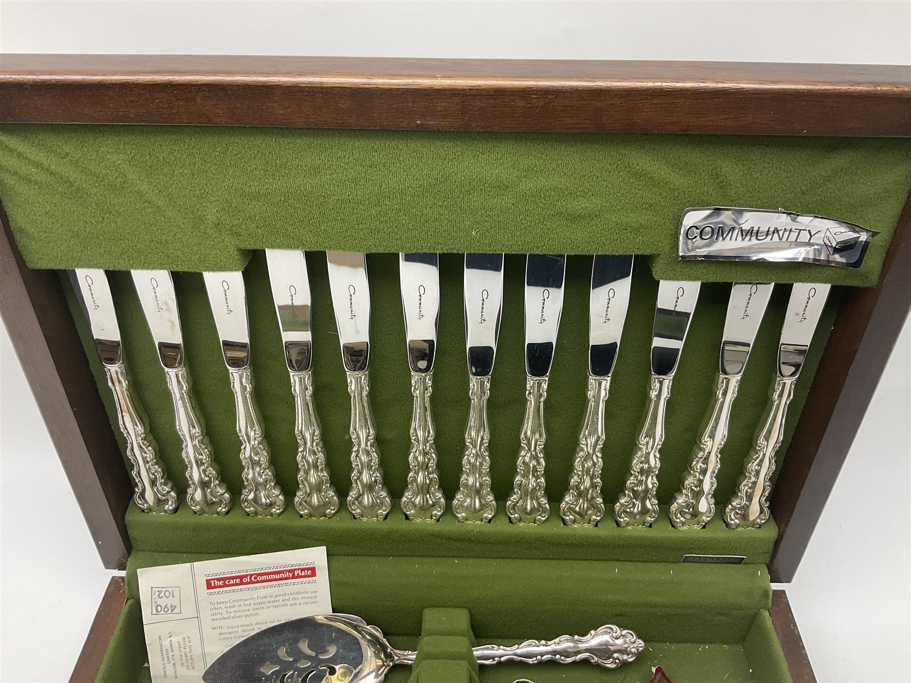 Cased canteen of Oneida Community silver plate cutlery