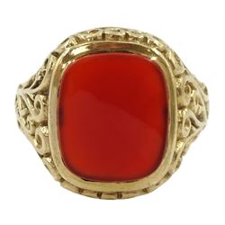 9ct gold carnelian signet ring, London 1975