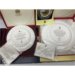 Fifteen collectors plates, to include Spode Golden Jubilee HM The
Queen, Spode Official Bi-Century Derby, set of four Spode British Steam-The Years of Glory, Mulberry Hall The Viking, Spode The St.Davids, etc, all in original boxes with certificates  