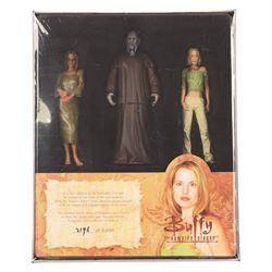 Buffy The Vampire Slayer figures and playsets, comprising Diamond Select Toys Library Playset, Willow & Tara figure pack and limited edition Book of Vengeance figure set, Gentle Giant Werewolf Oz Bust and a limited edition Oz pre-production sample figure, all boxed
