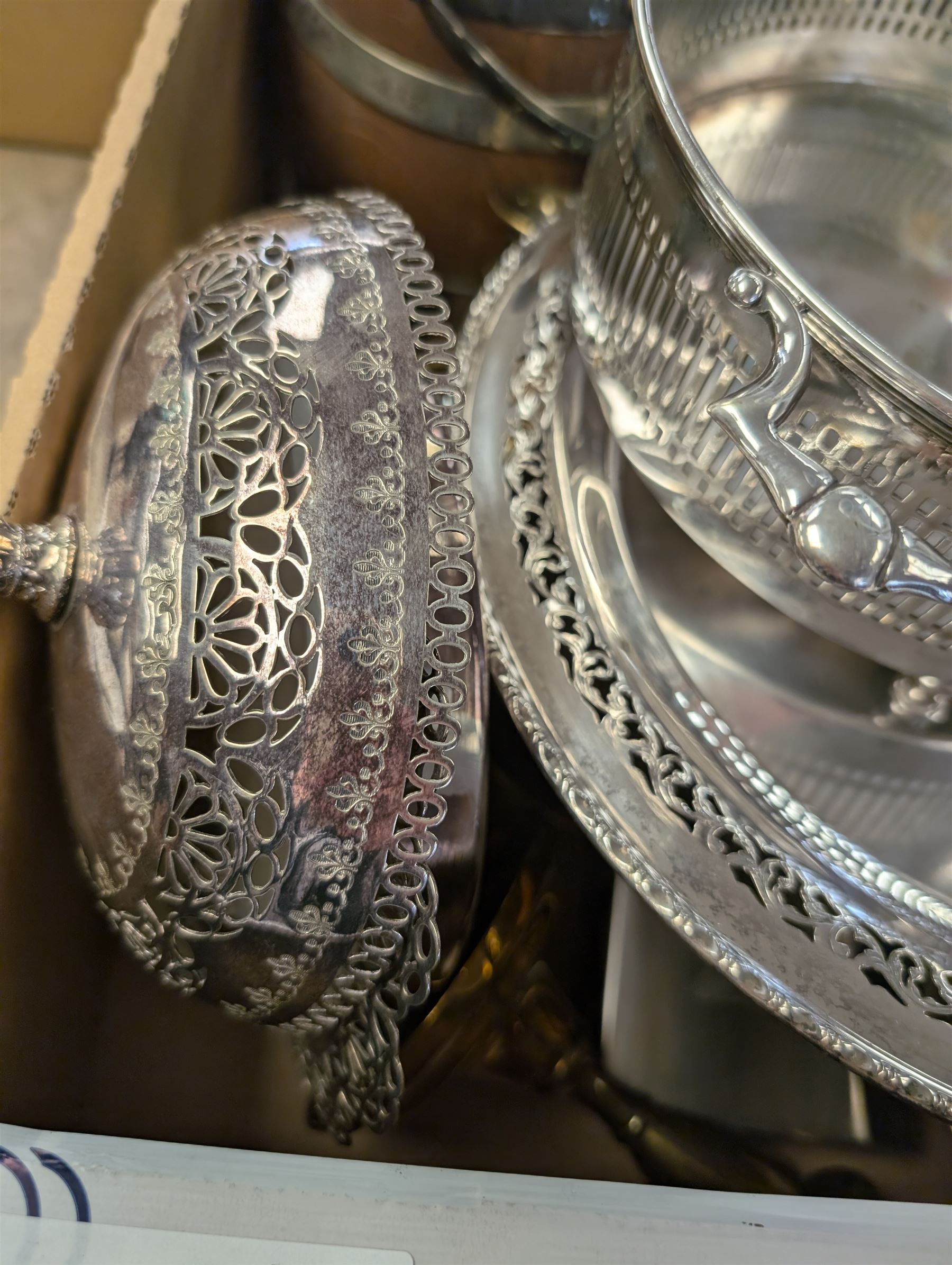 Collection of metal ware, including pewter tankards and plate, brass candlesticks, barrel, etc 