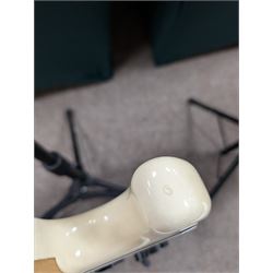 Fender jazz bass guitar, serial no. MZ7182451 made in Mexico c.2007, with cream body, white scratch plate, maple neck, guitar L120cm