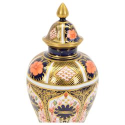 Late 20th century Royal Crown Derby Imari 1128 pattern vase and cover, of baluster form with domed lid, with printed marks beneath including lid H23cm
