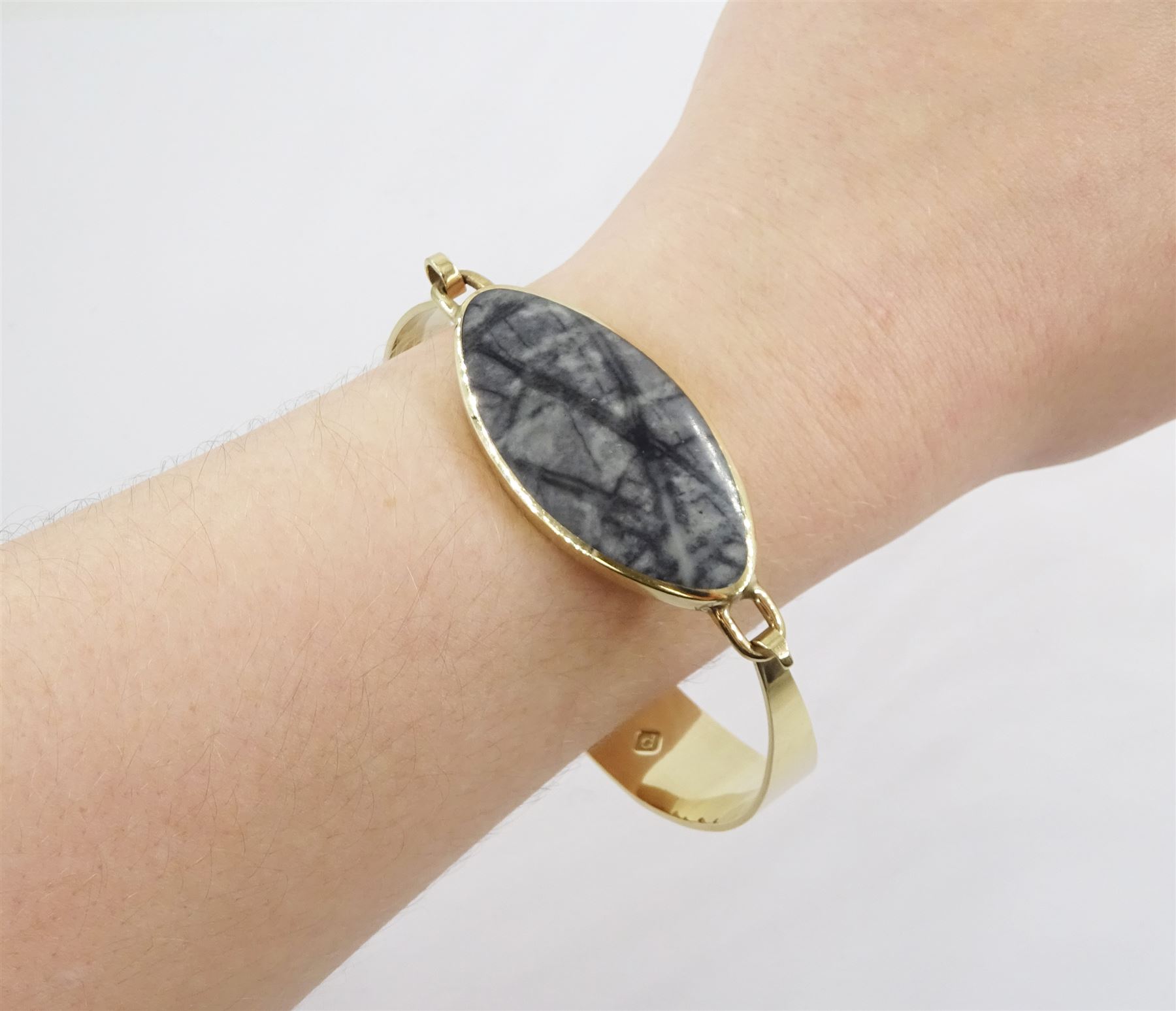 9ct gold oval Picasso jasper wide bangle by C W Sellors, Sheffield 2003