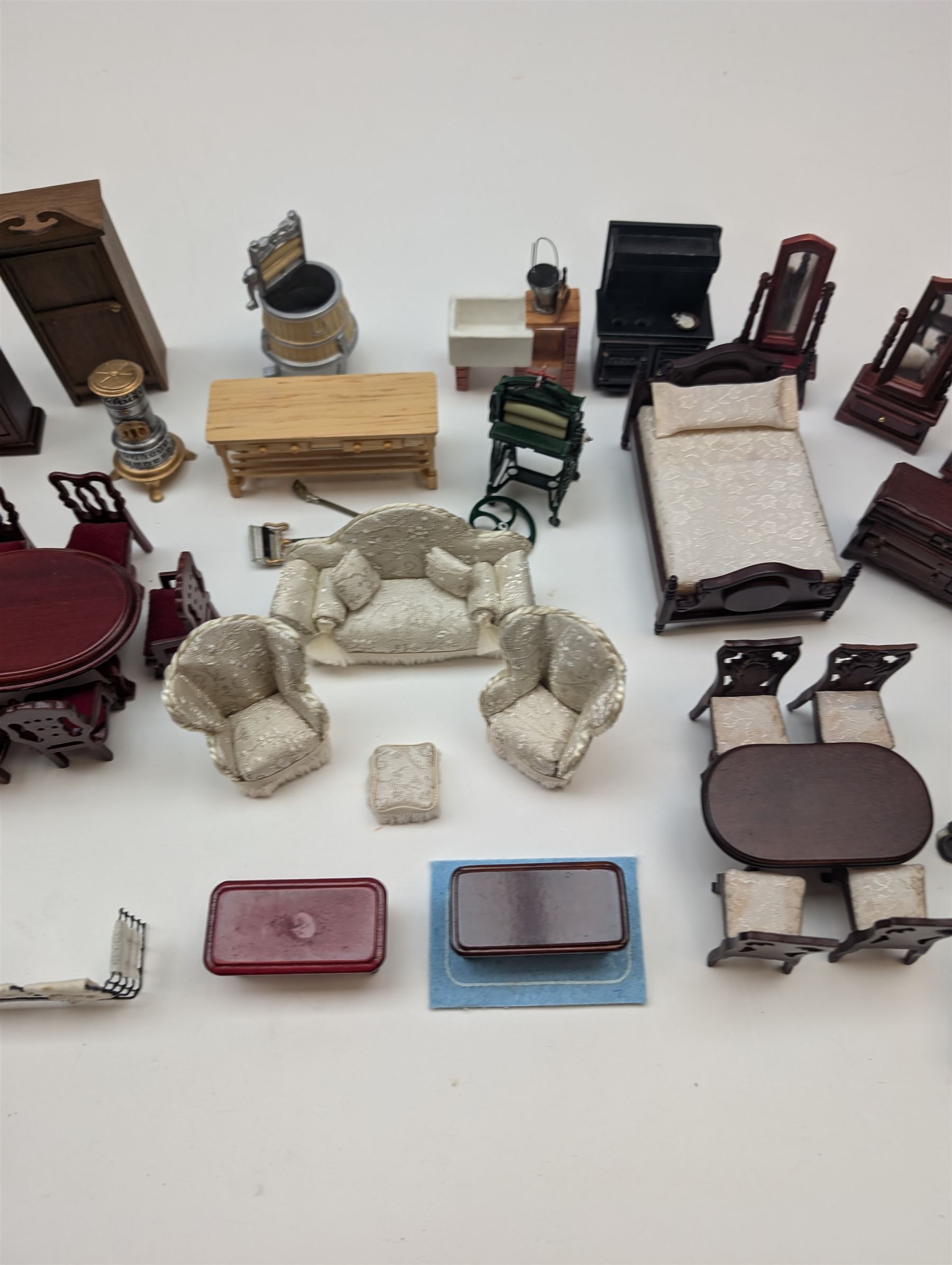 1:24 scale dolls house furniture, comprising stove, mangle, couch and arm chairs, bed, bathroom suite, two dining tables with chairs, side tables, cabinets, dressers, etc 