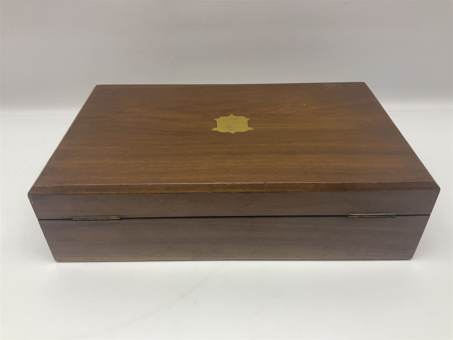 Canteen of cutlery by George Davis, Halifax, with silver ferrules 