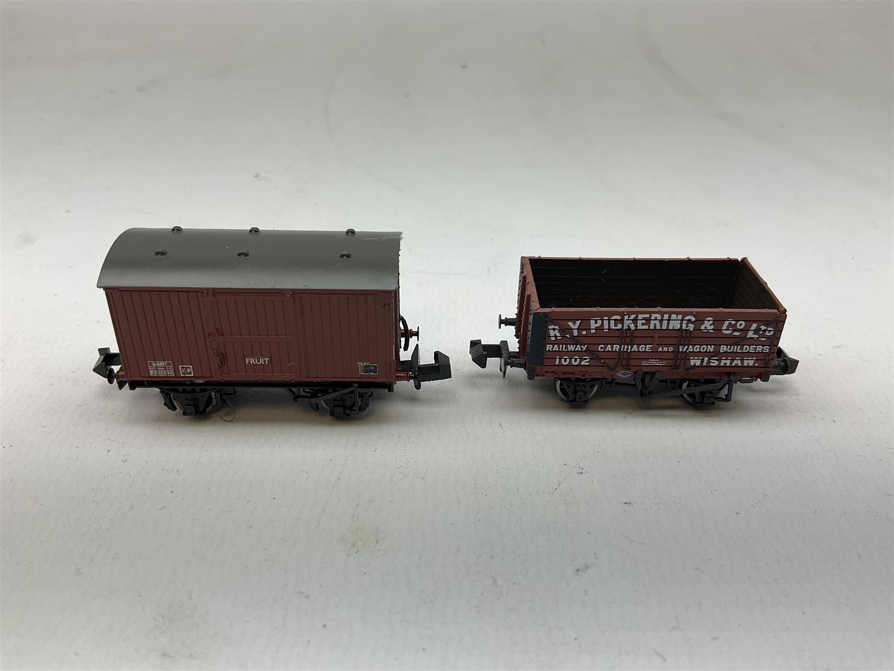 Graham Farish by Bachmann 'N' gauge - Stanier composite first & second coach, Stanier brake second coach, MK1 suburban composite coach and suburban 57ft brake end coach and four wagons (6)