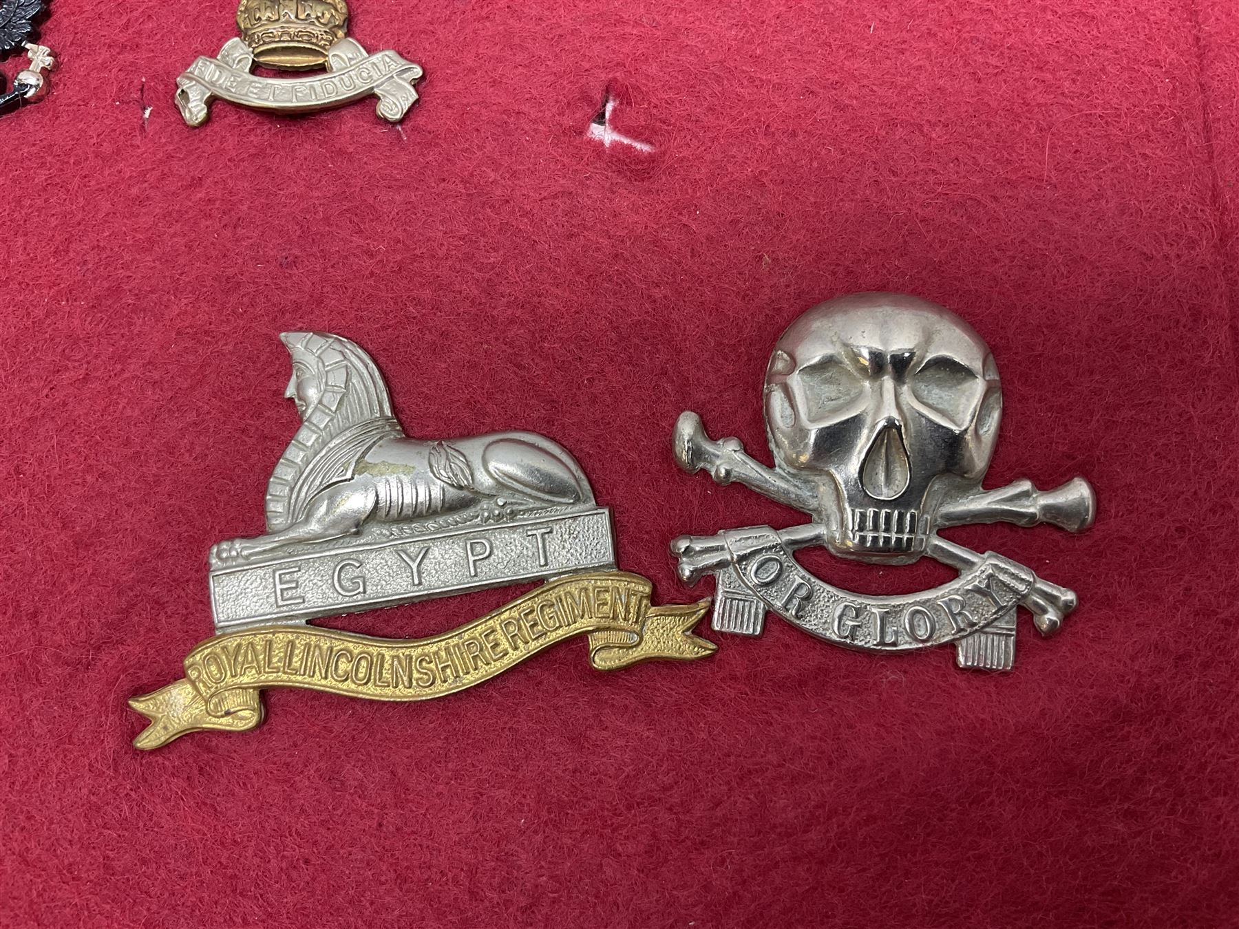 Forty glengarry and cap badges and shoulder titles including Gordon Highlanders, Canada and Canadian Field Artillery, New Zealand Field Artillery and Rifle Regiment, Shropshire Light Infantry, 14th/20th Kings Hussars, 17th Lancers, Northamptonshire Yeomanry, Royal Lincolnshire, Special Air Service, 19th Alexandra P.W.O. Hussars etc; mounted on two boards for display (2)