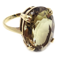  9ct gold oval smoky quartz ring, stamped 9 375  