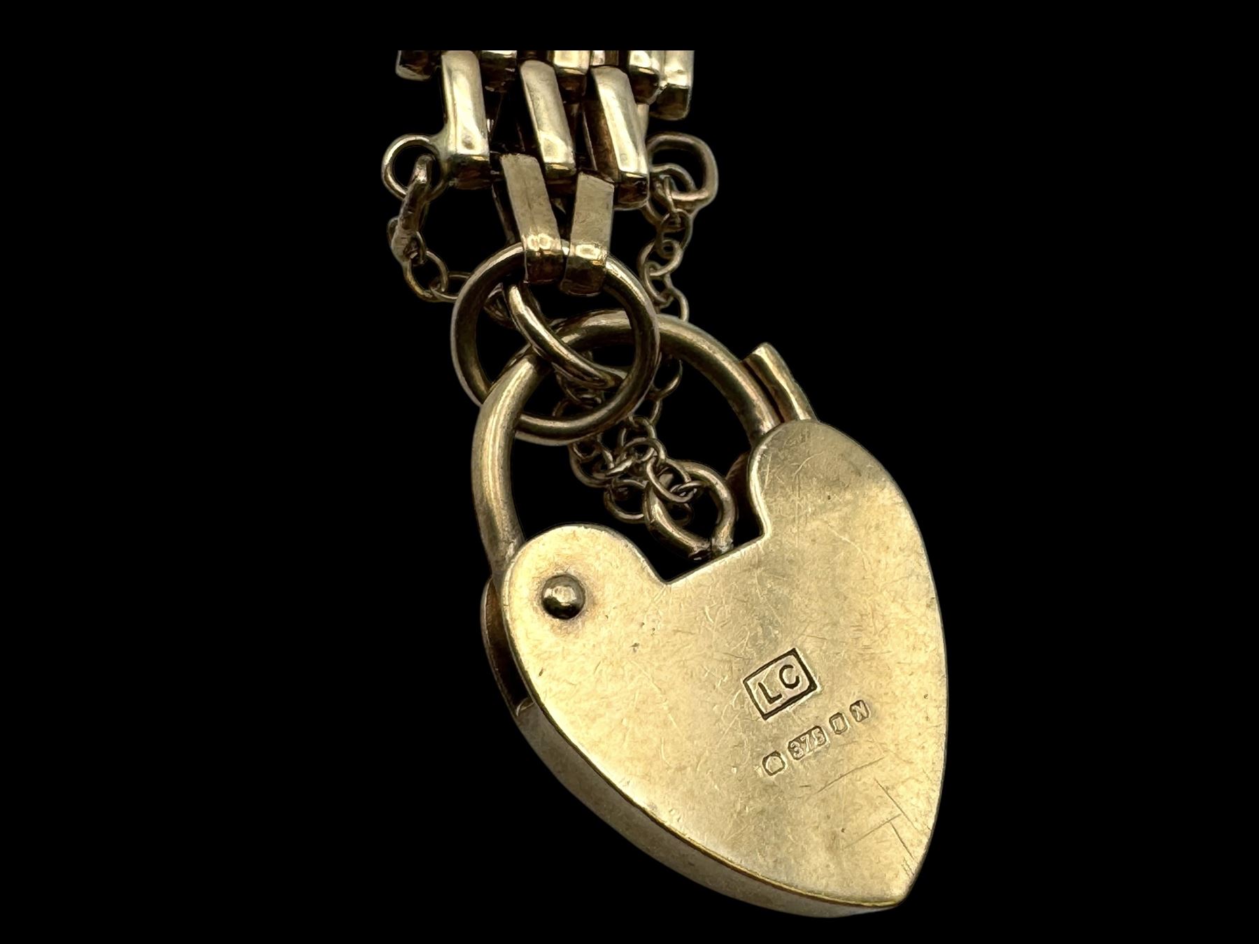 9ct gold gate bracelet with heart clasp, hallmarked