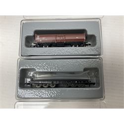 Marklin 'Z' gauge Mini-Club - Track Set-T1; part box No.8500 track; six goods wagons Nos.8610, 8611, 8622, 82271, 82351 & 82373; and a passenger coaches No.87335; all boxed (9)