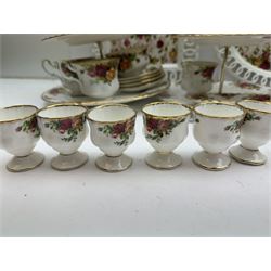 Royal Albert Old Country Roses pattern tea and dinner wares, including tiered cake stands, cake plate, napkin rings, egg cups, pierced serving platters, etc 