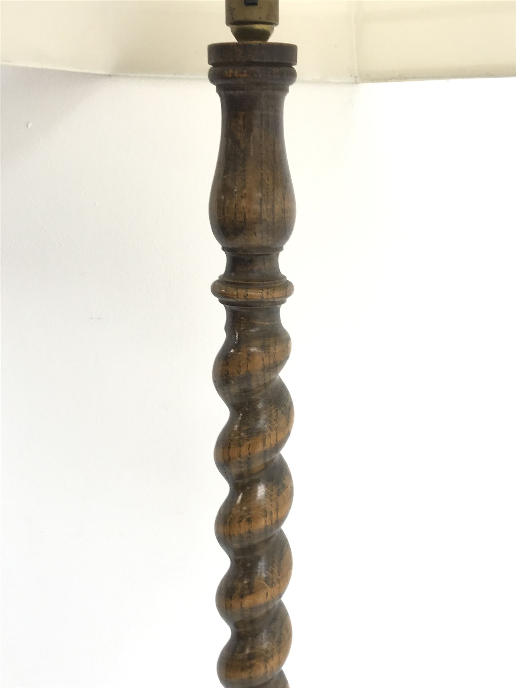 *20th century oak barley twist standard lamp with shade, H145cm (measurement excluding shade and fitting)