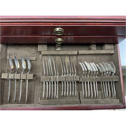 Late 20th century John Turton Arthur Price of England Sheffield silver plated canteen of cutlery, for twelve plate settings, within mahogany case with drop handles, H30cm L63cm D38.5cm