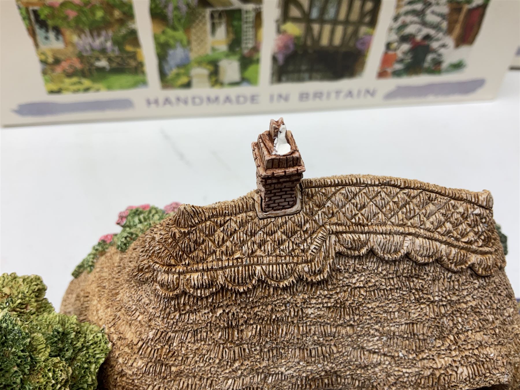 Eight Lilliput Lane models, including Gertrude's garden, Cruck End, Honeysuckle cottage, The Pottery, Huddersfield Railway Station, The Magpie Cafe, Amberly Rose, Summer Days and Shades of Summer, all boxed with deeds