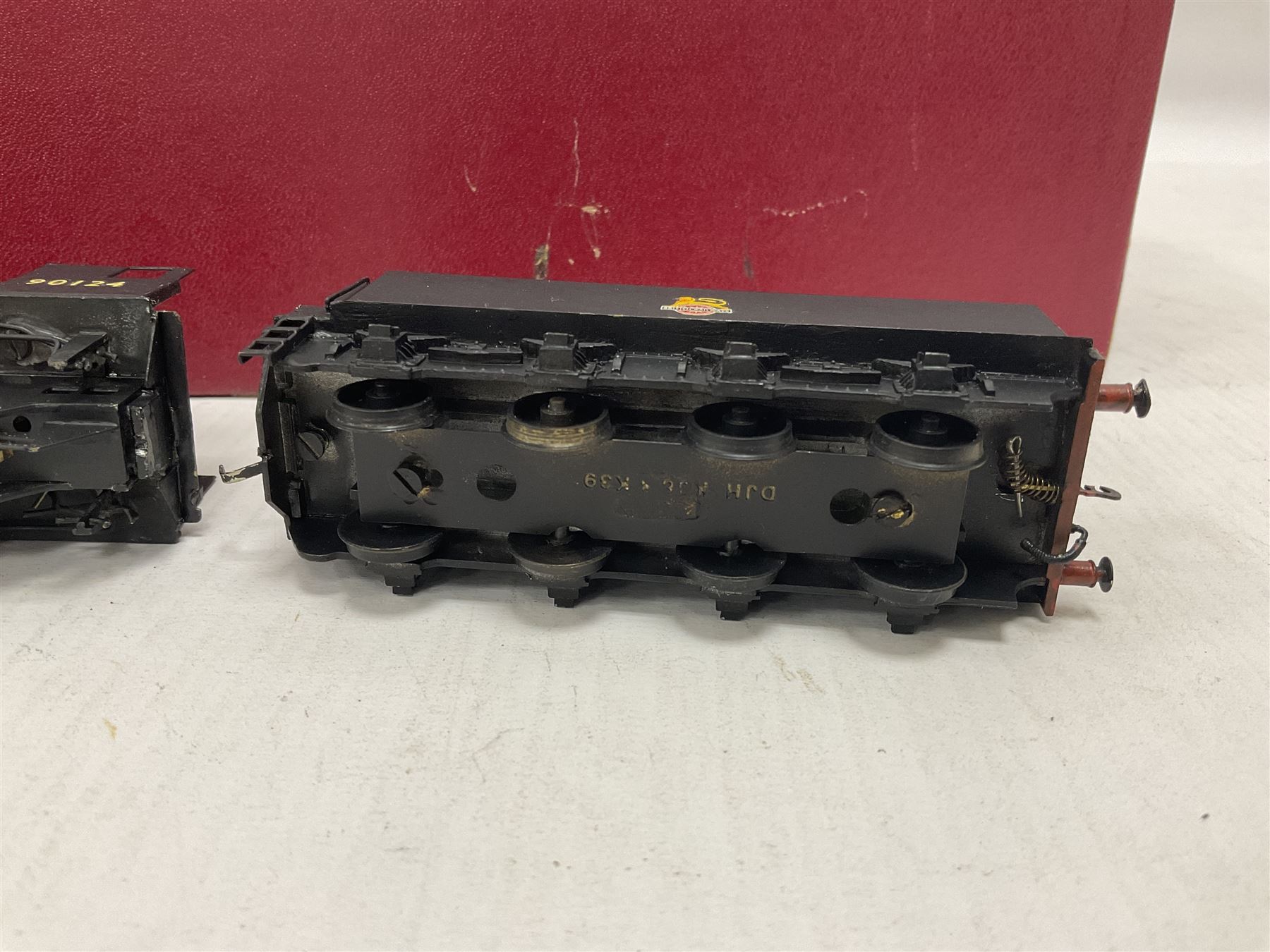 DJH Models - two ‘00’ gauge kit built model railway locomotives and tenders comprising K37 Highland Railway/LMS Castle 4-6-0 no.14685 in LMS crimson and K38 BR/WD 2-8-0 no.90124 in BR black; in original boxes 