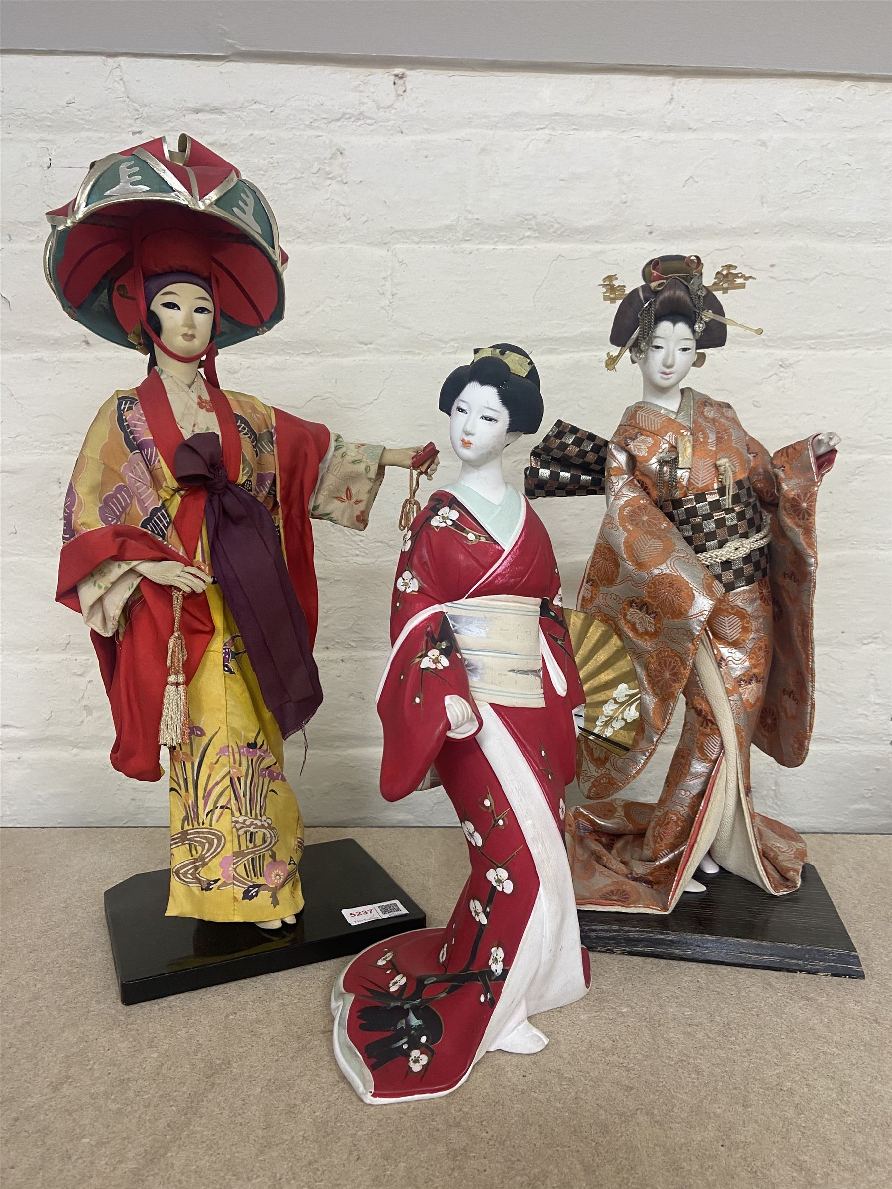 Three Japanese Geisha dolls figures Antiques, Collectables