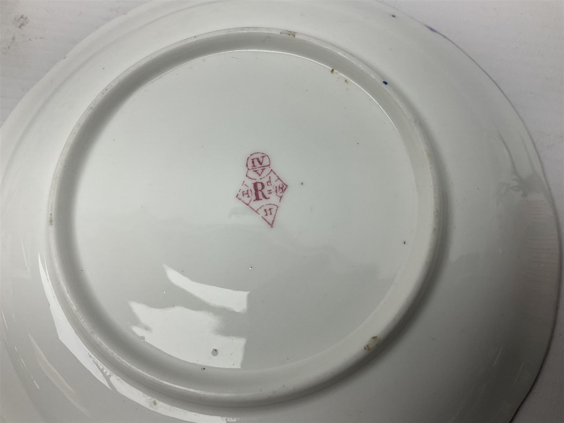Early 19th Century English Coalport Platter in the Kakiemon Style Early 19th Century English Coalport Platter in the Kakiemon Style