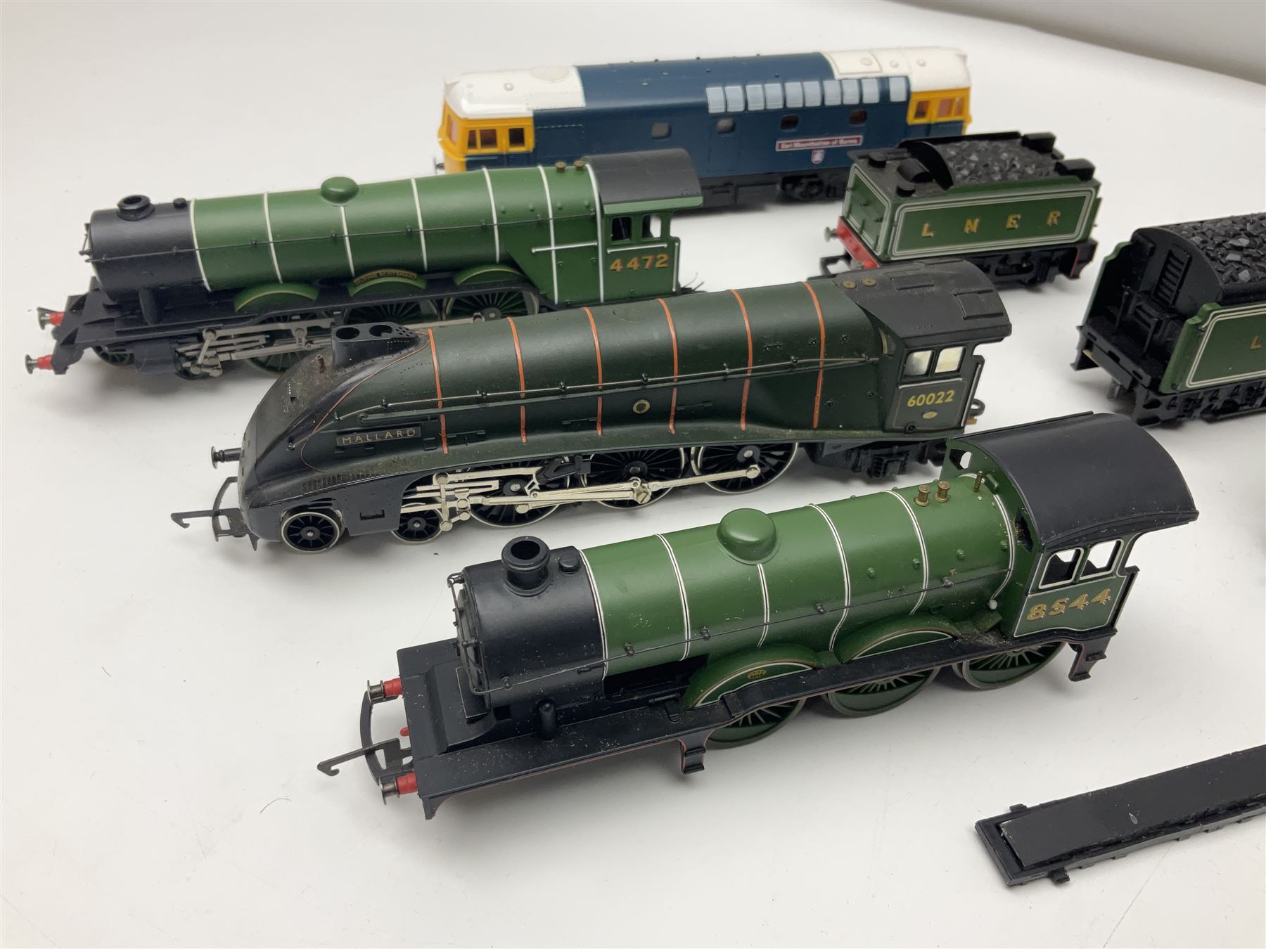 Hornby '00' gauge - Class A1/A3 4-6-2 locomotive 'Flying Scotsman' No.4472; Class A4 4-6-2 locomotive 'Mallard' No.60022; and Class B12 4-6-0 locomotive No.8544; all with tenders; and Lima Class 33 diesel locomotive 'Earl Mountbatten of Burma' No.33027; all unboxed (4)