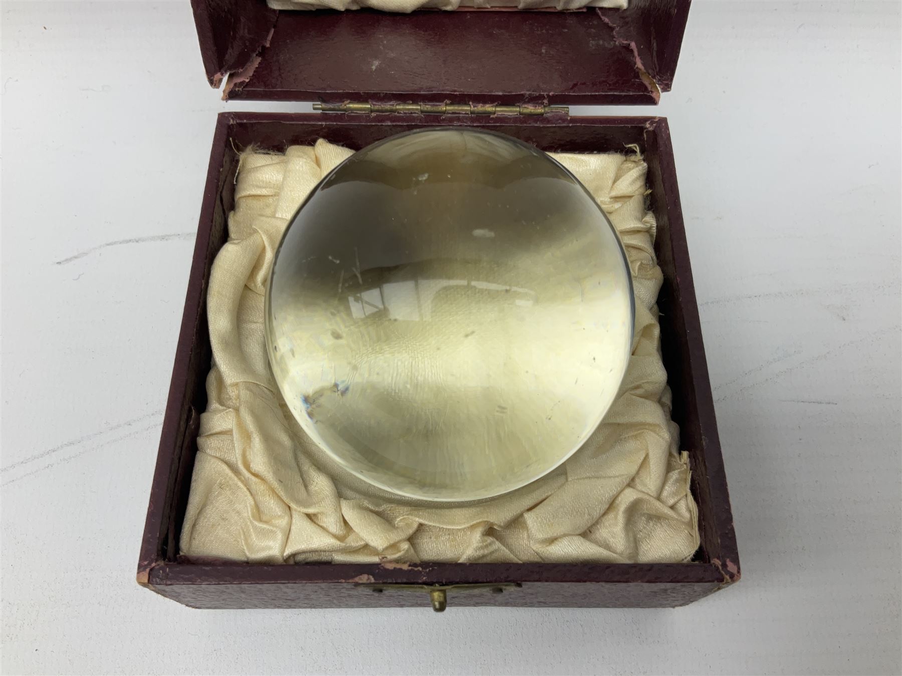 Victorian crystal ball, in a fitted case, D8cm