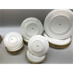 Spode part tea and dinner service, with gilt decoration, comprising eight dinner plates, eight side plates, six teacups, eight saucers, and seven dessert plates