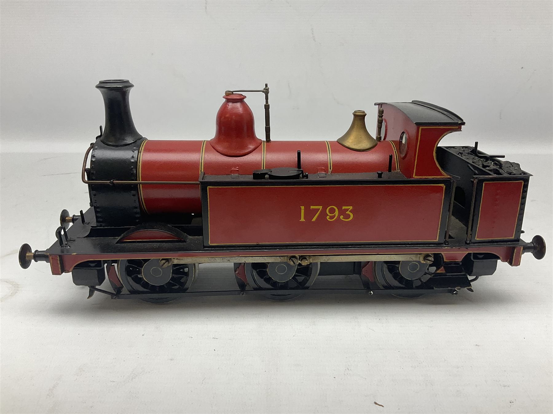 Gauge 1 - kit-built electric 0-6-0 tank locomotive No.1793 in LMS red and black livery with well detailed cab L29cm W8.5cm 