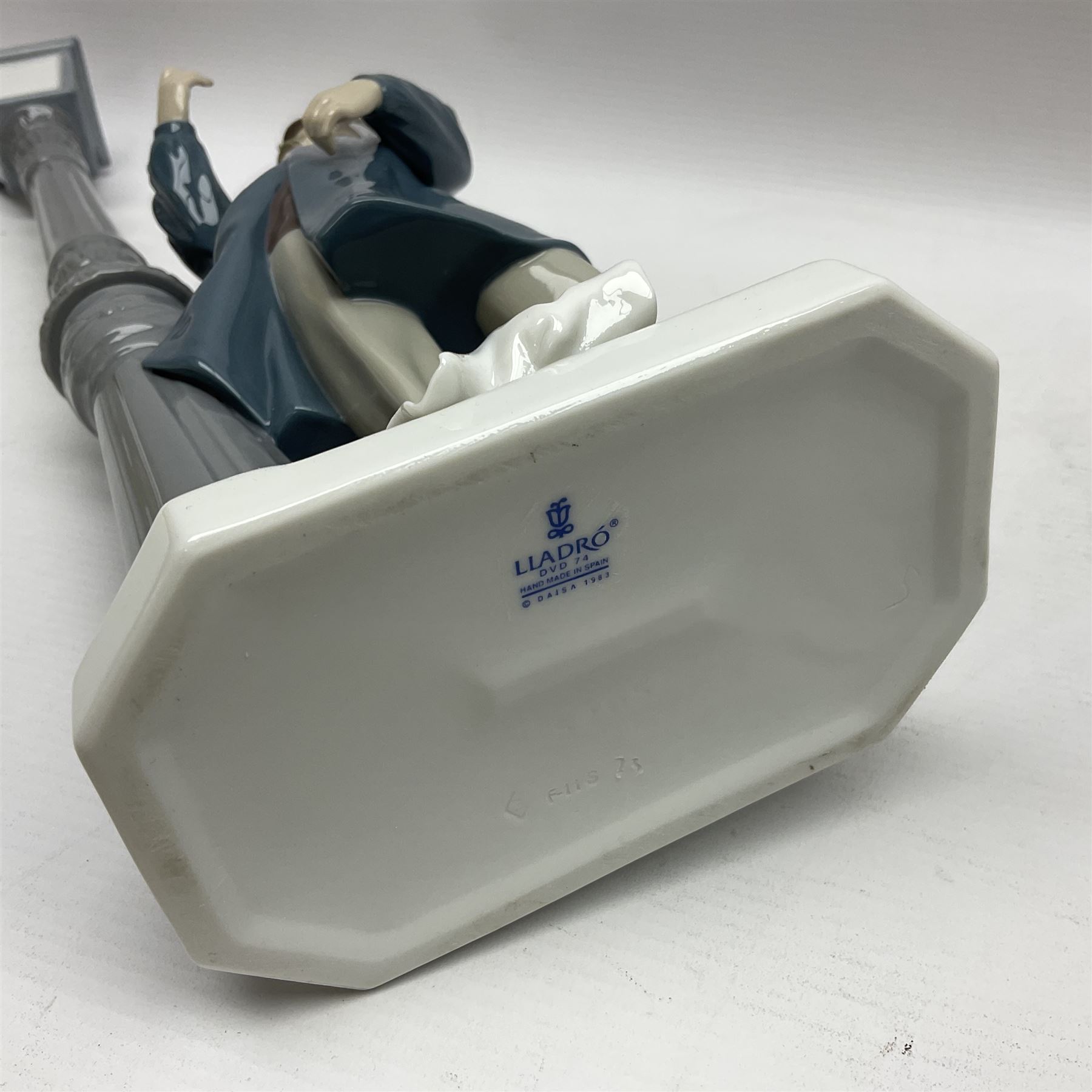 Five Lladro figures, including The Lamp Lighter no 5205,  Girl and Kittens no 6102, Cat no 5113 etc