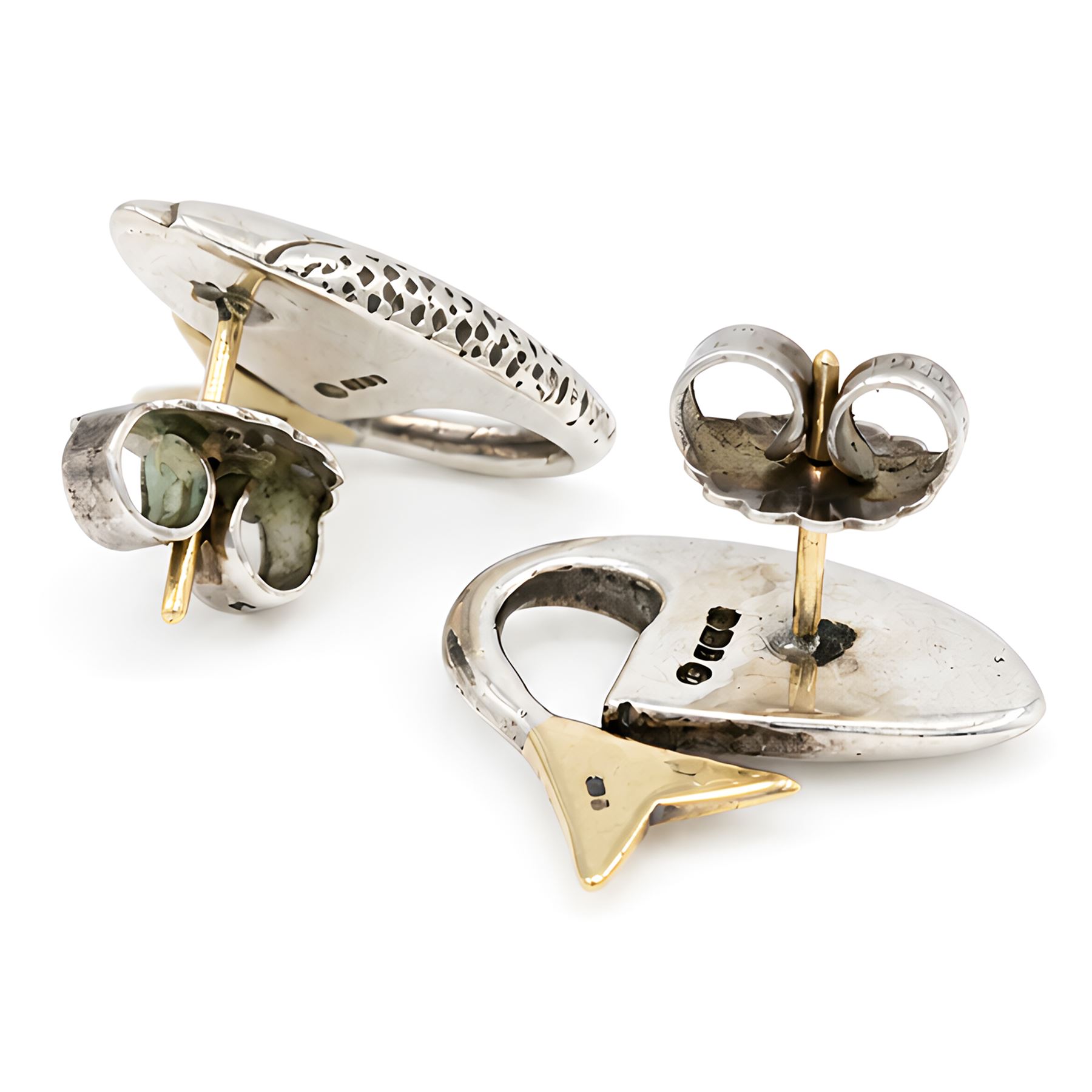 Brett Payne pair of silver and 9ct gold fish earrings, each stud set with a single silver fish head and 9ct gold tail, Sheffield 1998