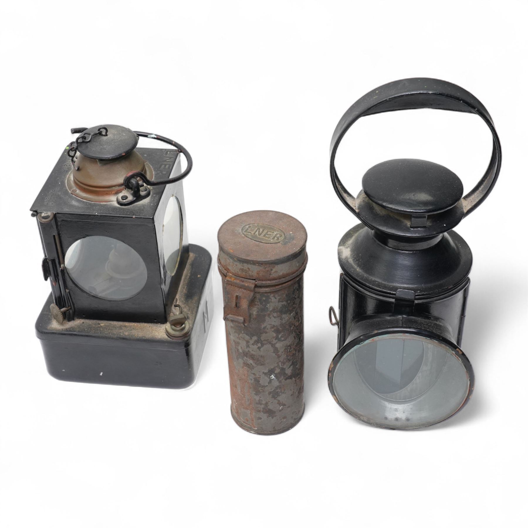 LNER Welch patent international signals lamp No711206, LMS lamp with bullseye lens, B.R.(M) lamp, another railway lamp, oval plate'15' and an LNER tin
