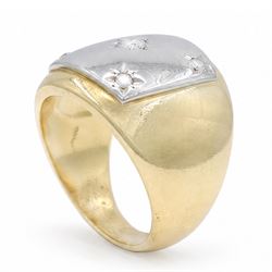 18ct gold curved diamond ring, five rubover set diamonds, set in white gold to a polished yellow gold shank, stamped 750, total diamond weight 0.30 carat