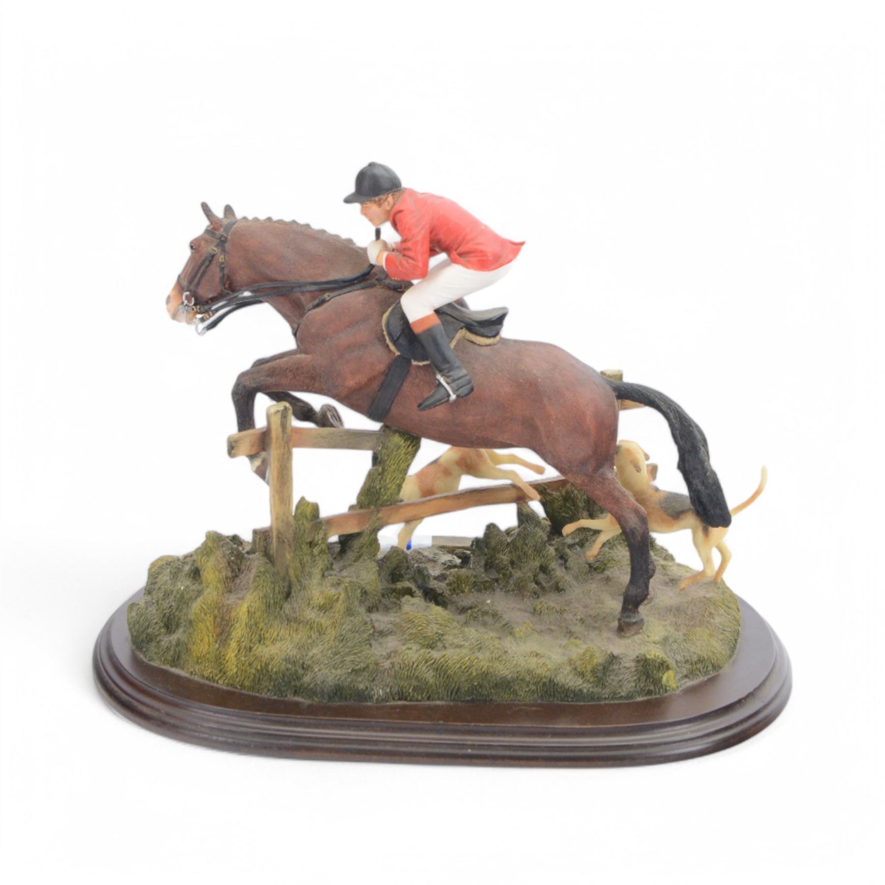 Limited edition Country Artists hunting figure group 'Over the Fence', upon an oval wooden plinth, limited edtion no. 41/500 with certificate, H23cm
