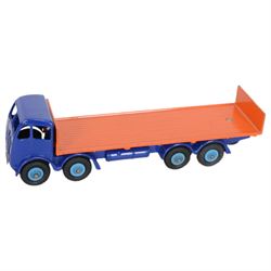 Two Meccano Dinky Supertoys diecast models, comprising Foden Flat Truck with Tailboard no. 903, in blue and orange finish, and Foden Flat Truck with chains, in green finish, both boxed, no. 905 in dual numbered box