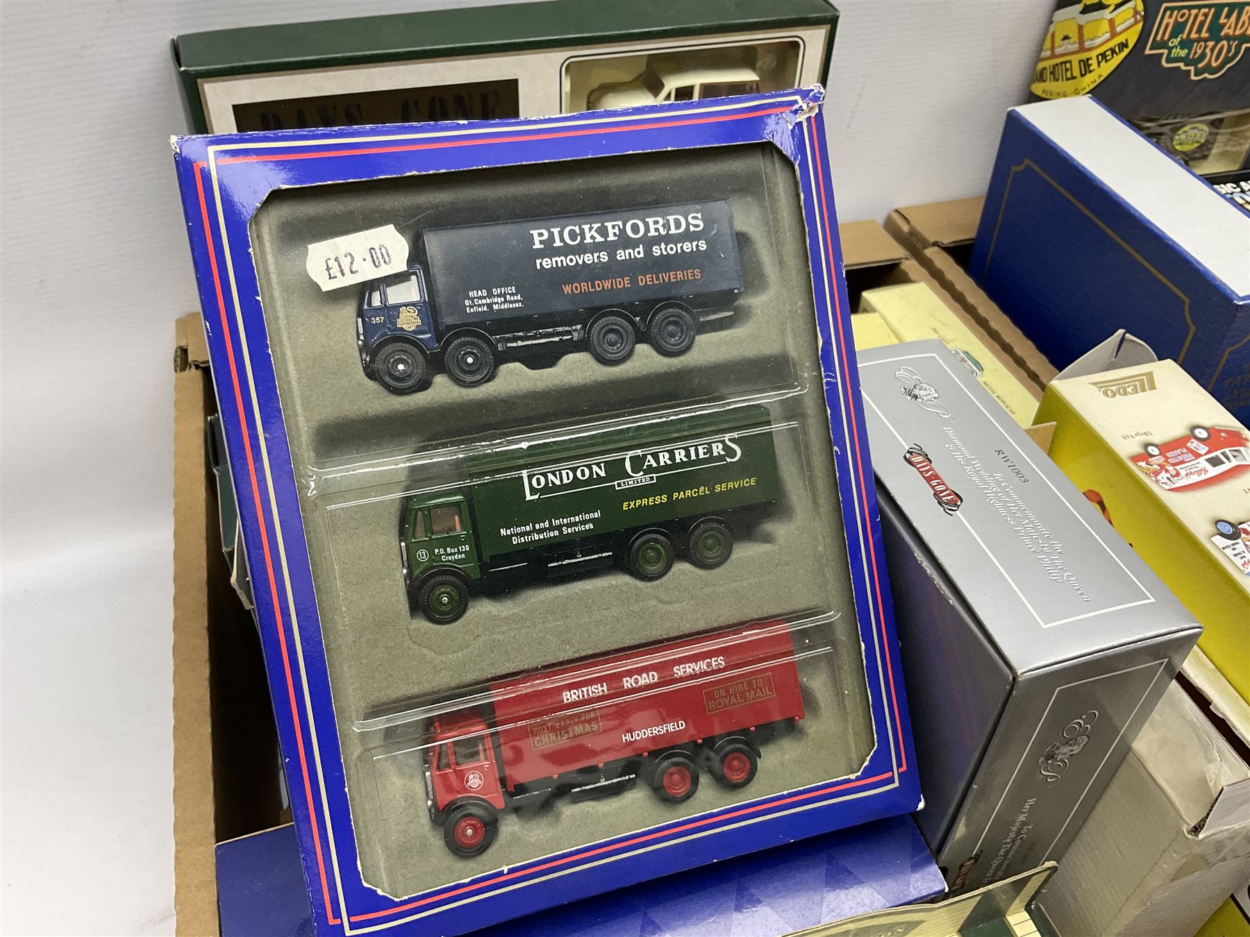Large collection of die-cast sets including Qantas The Spirit of Austalia, North Yorkshire Moors Railway, Exclusive First Editions Volume 1 and other sets in two boxes (35)