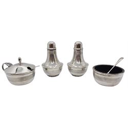 Mid 20th century silver four piece cruet set, comprising two peppers, Bakelite mounted mustard pot and cover and Bakelite mounted open salt, and two spoons, each with engine turned band decoration, hallmarked Joseph Gloster Ltd, Birmingham 1939, approximate gross weight 4.49 ozt (139.7 grams)