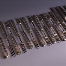Set of twelve 1920s silver handled dessert knives and forks, hallmarked Thomas Bradbury & Sons Ltd, Sheffield 1921