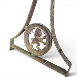 Edwardian cast iron garden roller, set with circular Lion plaque, wooden handle