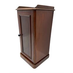 Victorian mahogany bedside cabinet, single cupboard door, on plinth base
