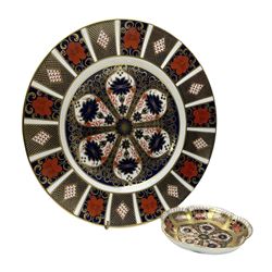 Royal Crown Derby Old Imari pattern 1128 plate and shaped dish, largest D27cm
