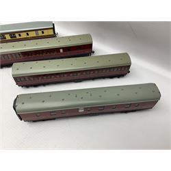 Hornby Dublo - ten passenger coaches including BR Mk.I Suburban Stock, BR Mk.I Passenger Coaches and All Brake and Stanier Stock; all unboxed (10)