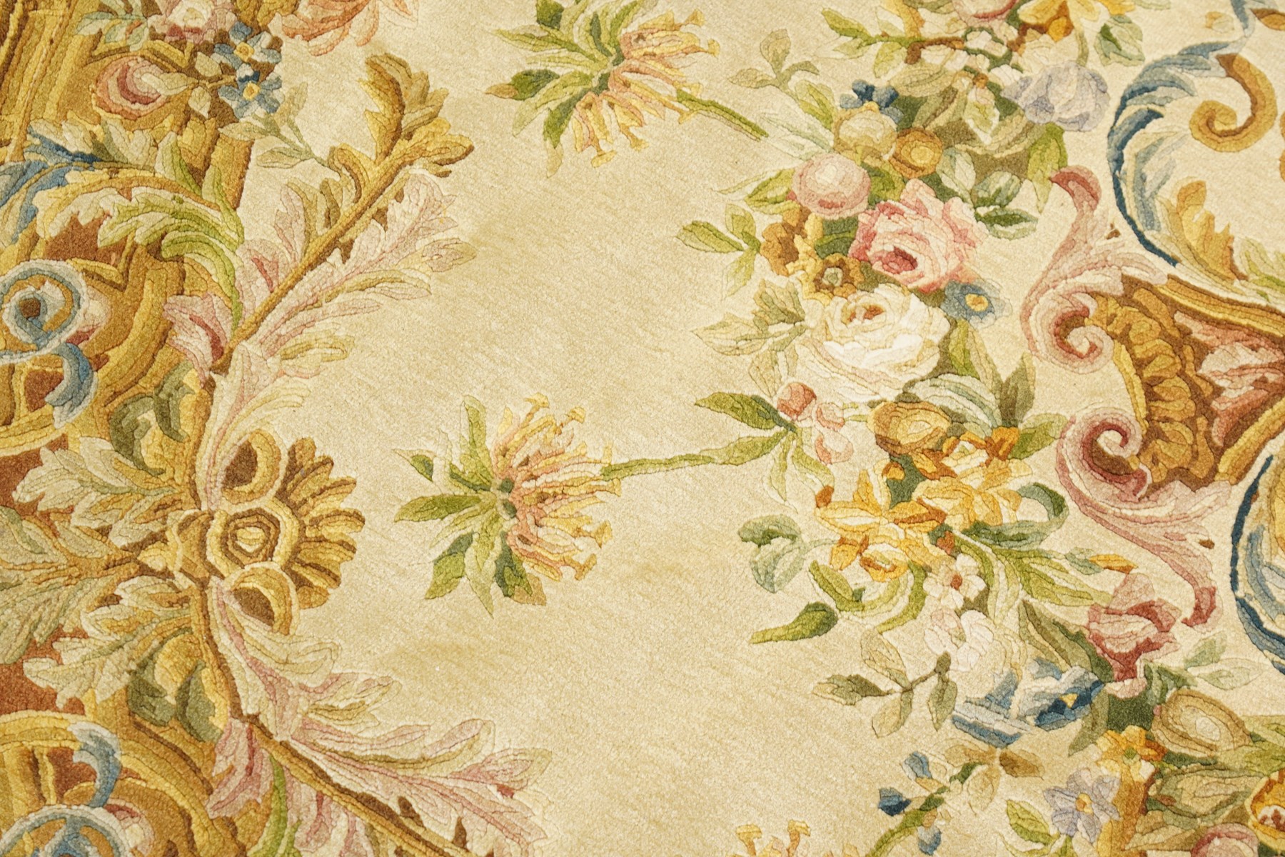 20th century French Aubusson style circular carpet, cream ground of Savonnerie design with scrolling floral and scallop motifs