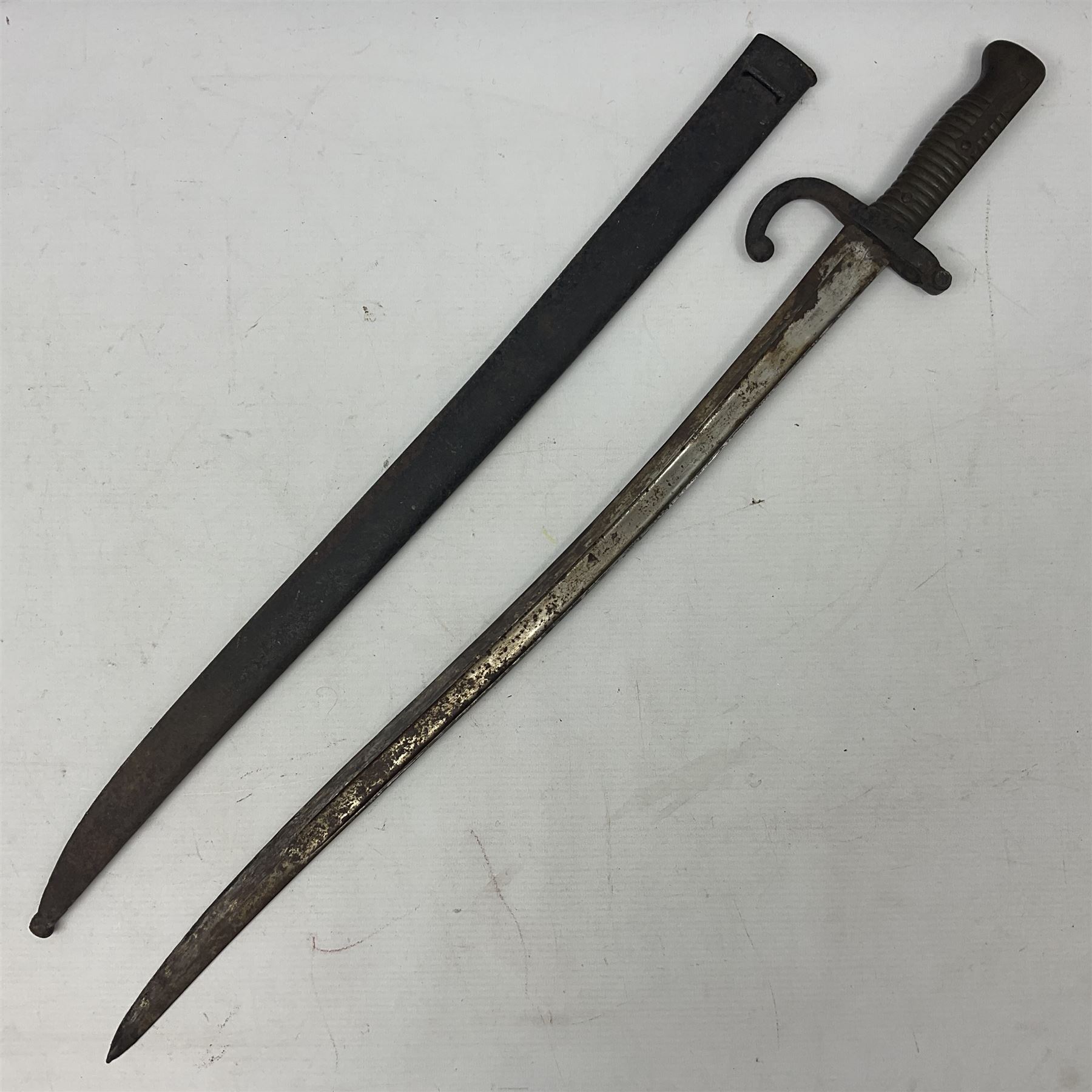 French 1866 pattern sabre bayonet with 57cm fullered steel curving blade dated 1875, in steel scabbard L71cm overall