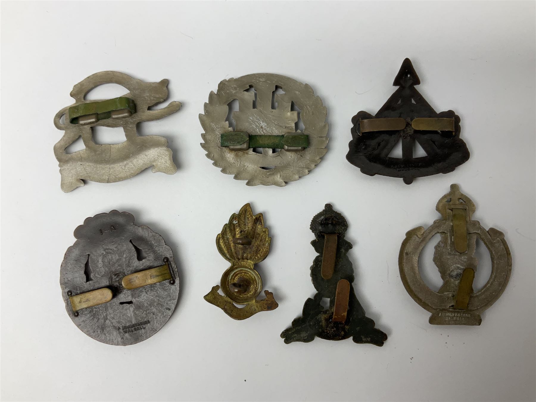 Military badges - approximately eighty predominantly staybrite glengarry, cap and collar badges and small quantity of plastic badges