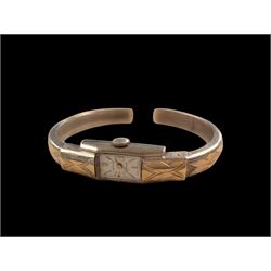 9ct gold ladies Accurist bracelet wristw