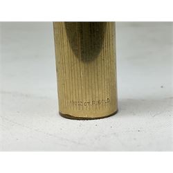 Five Parker fountain pens with gold caps, to include 65 Consort Insignia with rolled cross hatch gold cap, two Parker 51 fountain pens in burgundy with 12ct rolled gold caps, together with two further 51 examples in blue and black, all with stamped lids