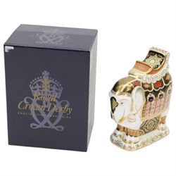 Royal Crown Derby paperweight, Large Imari 1128 Elephant made for Harrods of London, with a gold stopper, limited edition 140/150 with certificate and original box, H21cm 