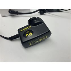 Boss TU-3 Chromatic Tuner; Tomsline Engineering ABR-1 Booster; Ibanez Mini Tube Screamer; Boss DB-30 Digital metronome etc