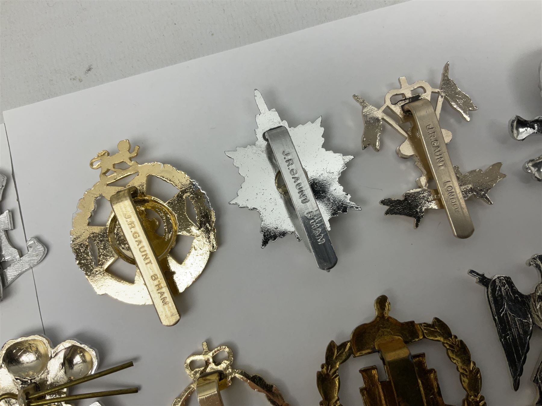 Military badges - approximately eighty predominantly staybrite glengarry, cap and collar badges and small quantity of plastic badges