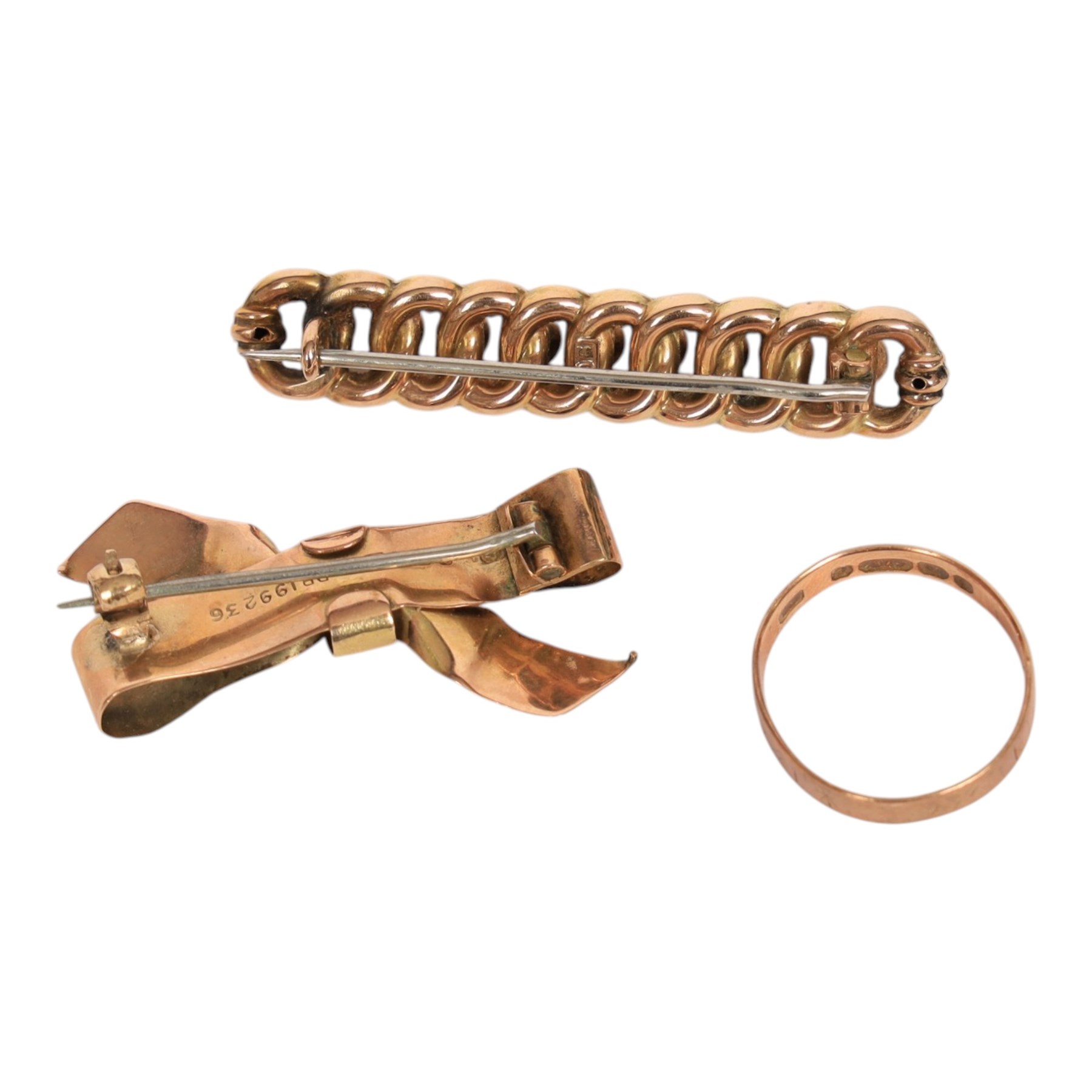 9ct gold jewellery, comprising two brooches and a ring, all stamped or hallmarked